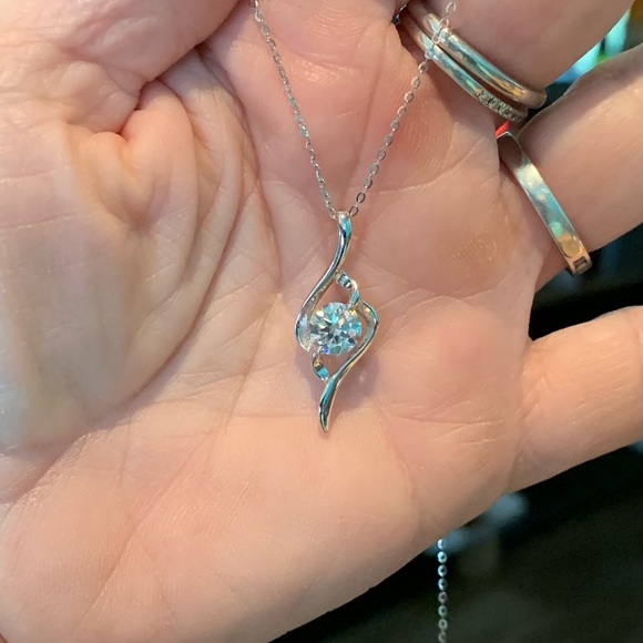 1 ct Moissanite swirl necklace - Picture 1 of 7